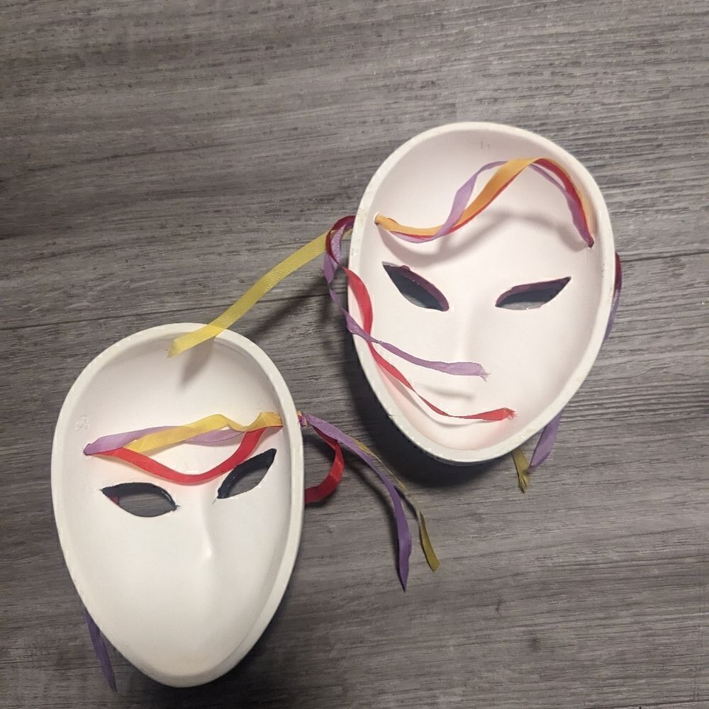 lot #104 Handmade set of 2 Ceramic Butterfly Mardi Gras Masks Glitter Decor - Picture 2 of 7
